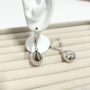 BRINCO ARGOLA COM PINGENTE GOTA