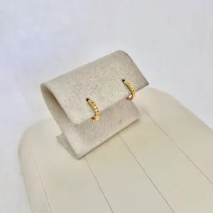 BRINCO ARGOLA FINA COM CORAÇÕES