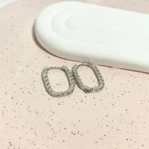 BRINCO ARGOLA FINA TORCIDA 2,5CM