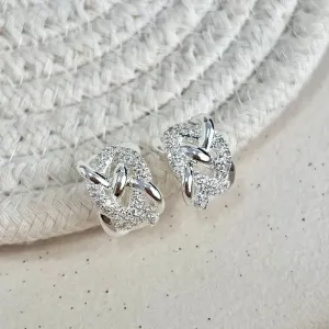 BRINCO ARGOLA PINO TRANÇADA COM MICRO ZIRCONIAS