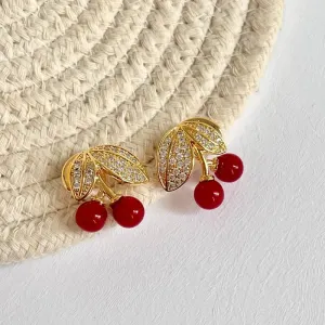 BRINCO CEREJA CRAVEJADO E PEDRAS VERMELHAS
