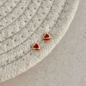 BRINCO CORAÇÃO STRASS VERMELHO 5MM