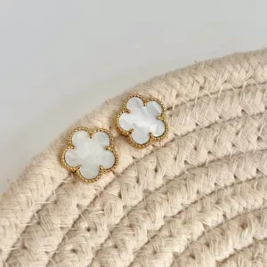 BRINCO FLOR MADRE PÉROLA PRATA