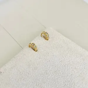 BRINCO MINI ARGOLA ARTICULADA  3 CORAÇÕES