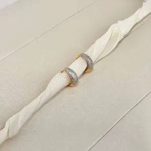 BRINCO MINI ARGOLA GOTA TRABALHA APENAS NA FRENTE