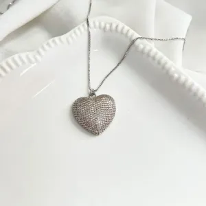 COLAR COM PINGENTE DE CORAÇÃO CRAVEJADO