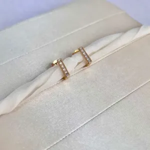 BRINCO ARGOLA PINO ZIRCONIA QUADRADA