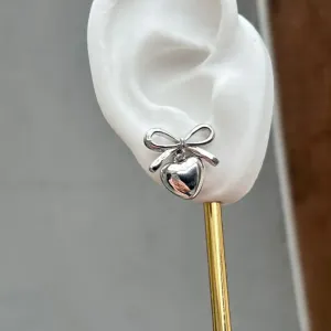 BRINCO LAÇO COM CORAÇÃO PENDURADO