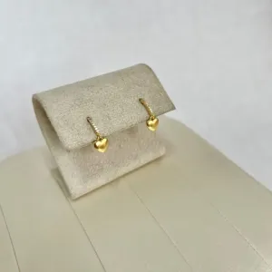 BRINCO MICRO ZIRCONIAS COM CORAÇÃO PENDURADO