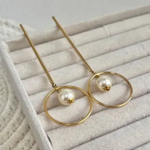 BRINCO PÊNDULO COM CIRCULO COM PÉROLA