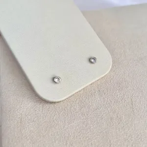 BRINCO PONTO DE LUZ REDONDO COM CRAVAÇÃO INGLESA