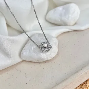 COLAR FLOR CRAVEJADA COM MIOLO DE PÉROLA 45CM