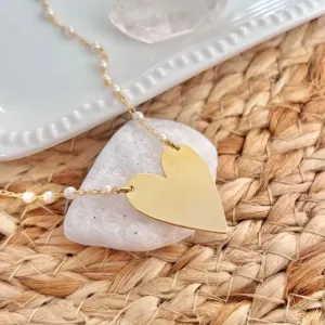 COLAR PÉROLAS COM PINGENTE DE CORAÇÃO 50CM