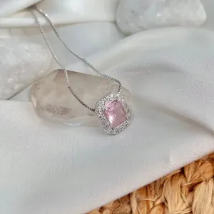 COLAR PINGENTE QUADRADO ESTILO PRINCESA PEDRA ROSA