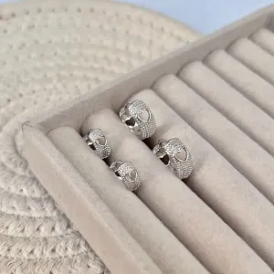 DUPLA  DE ARGOLAS TRABALHADAS COM CORAÇÃO VAZADO