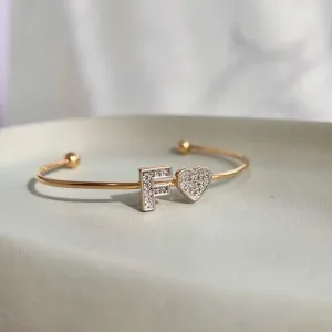 BRACELETE CORAÇÃO COM LETRA CRAVEJADO - F