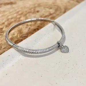 BRACELETE CRAVEJADO COM PINGENTE DE CORAÇÃO