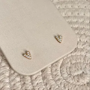 BRINCO MINI CORAÇÃO CRAVEJADO