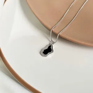 COLAR PINGENTE ORGÂNICO COM ACRÍLICO MADRE PRETO