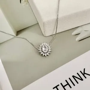 COLAR PINGENTE OVAL COM NAVETES