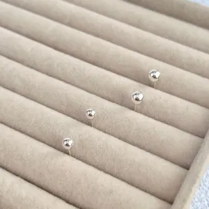 DUPLA BRINCO DE BOLINHAS 5MM - 4MM