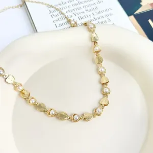 COLAR CHOKER CORAÇÕES DE PÉROLA E CHAPA 45CM