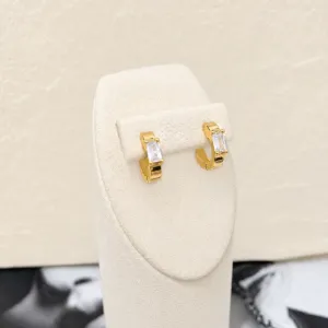 BRINCO ARGOLA ARTICULADA COM 1 ZIRCONIA BAGUETE