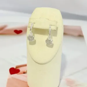 BRINCO ARGOLA ARTICULADA COM PINGENTE DE MICRO ZIRCONIAS 8MM