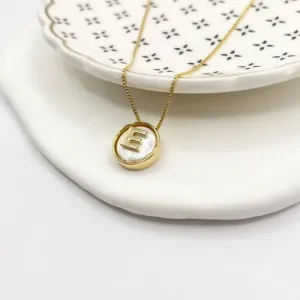 COLAR MINI LETRA COM MADRE PÉROLA  - E