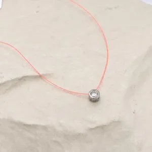 FIO DE NYLON COM PINGENTE DE PONTO DE LUZ