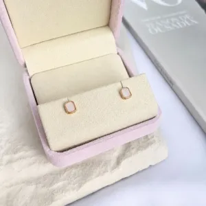 BRINCO MINI RETÂNGULO DE MADRE PÉROLA