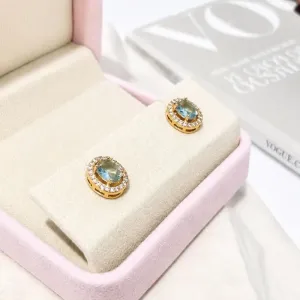 BRINCO OVAL PEDRA AZUL CLARO COM MICRO ZIRCONIAS