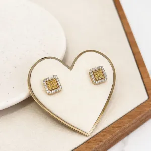 BRINCO QUADRADO CRAVEJADO COM ZIRCONIA AMARELA
