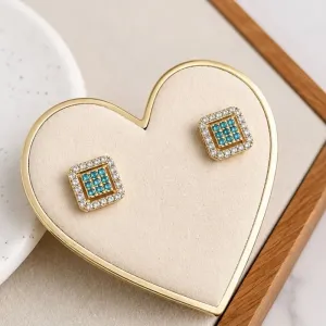 BRINCO QUADRADO CRAVEJADO COM ZIRCONIA AZUL CLARO