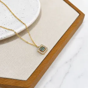 COLAR PINGENTE QUADRADO CRAVEJADO COM ZIRCONIA AZUL CLARO