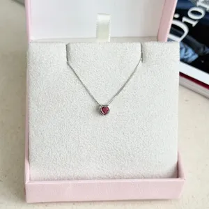 COLAR MINI CORAÇÃO VERMELHO CRAVAÇÃO INGLESA