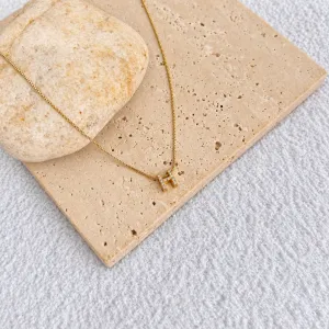 COLAR MINI LETRA CRAVEJADA MICRO ZIRCONIAS - H