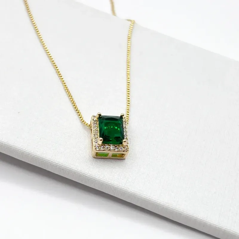 COLAR PINGENTE QUADRADO ESTILO PRINCESA VERDE ESMERALDA