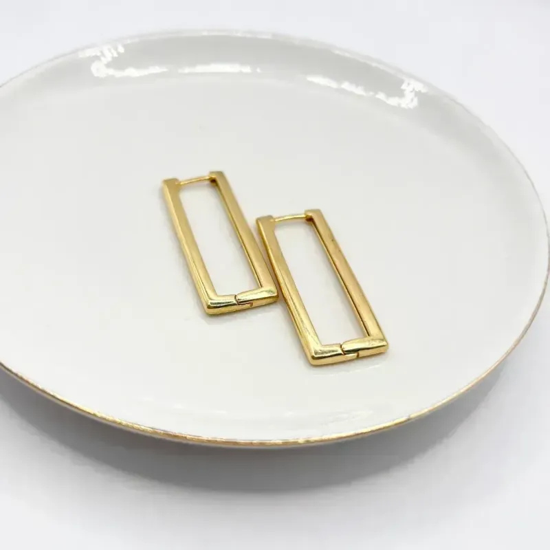 BRINCO ARGOLA ARTICULADA RENTANGULAR 3CM