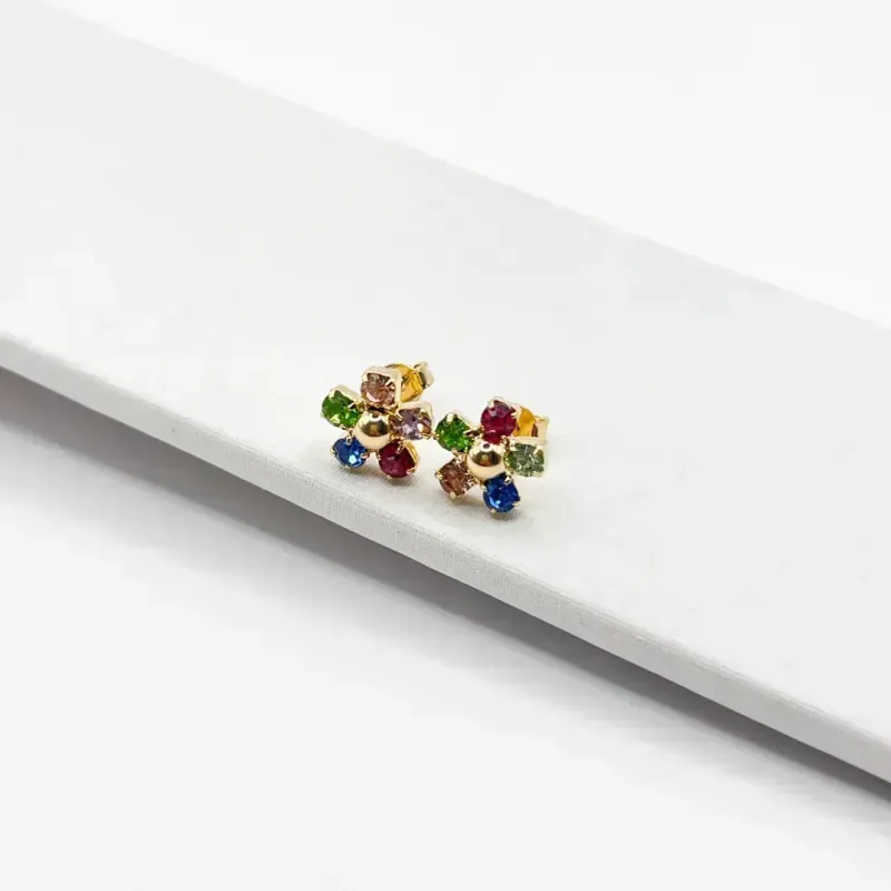 BRINCO FLOR 5 PEDRAS DE STRASS COLORIDAS