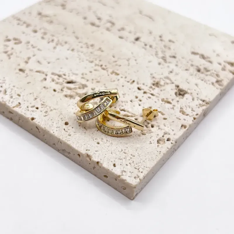 BRINCO PINO ZIRCONIAS BAGUETES