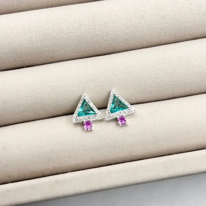 BRINCO PRATA925 TRIÂNGULO PEDRA TURMALINA E DETALHE PINK