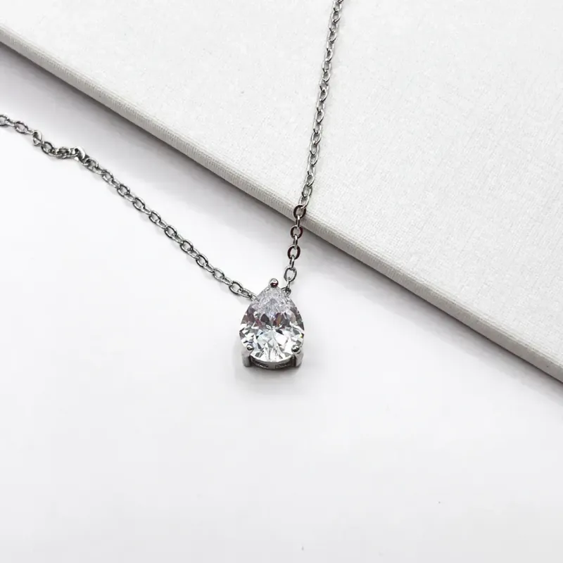 COLAR MINI ELO PORTUGUÊS COM PINGENTE DE GOTA
