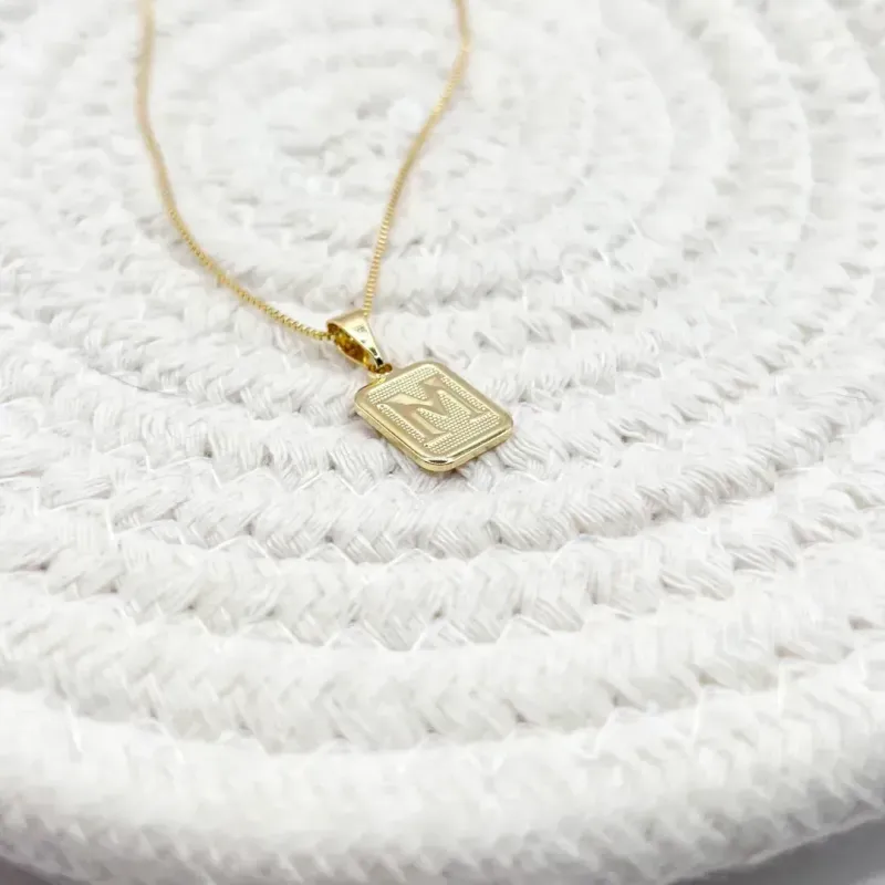 COLAR PINGENTE MINI 1X1 MEDALHA DE LETRA M