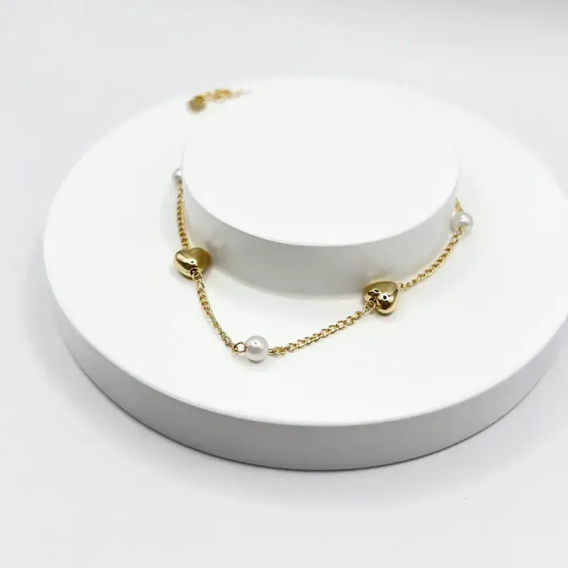 PULSEIRA CORAÇÃO DE PÉROLA E MINI BOLINHAS