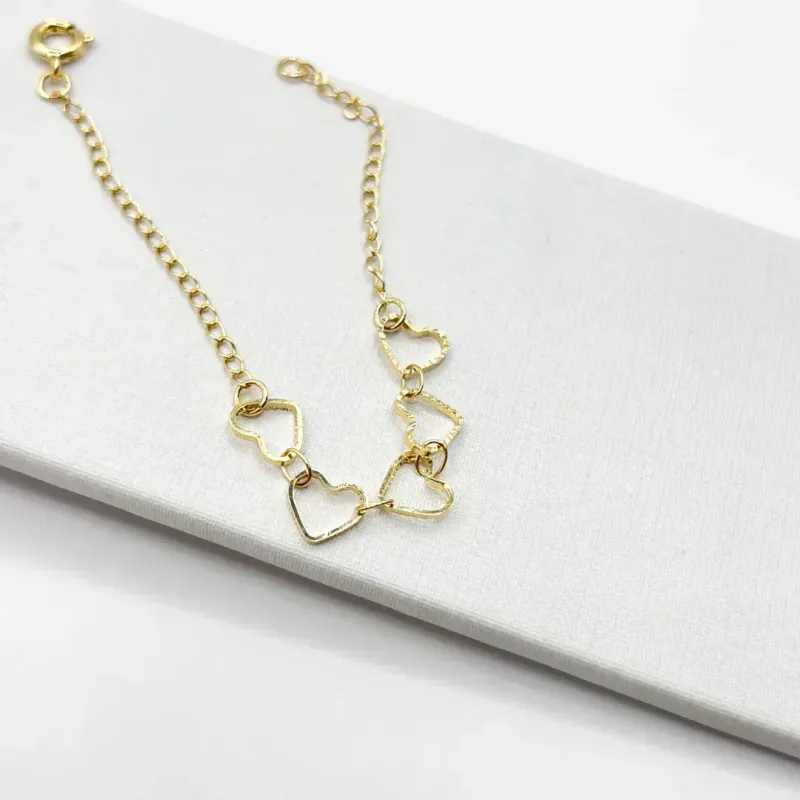 PULSEIRA INFANTIL 5 CORAÇÕES VAZADOS
