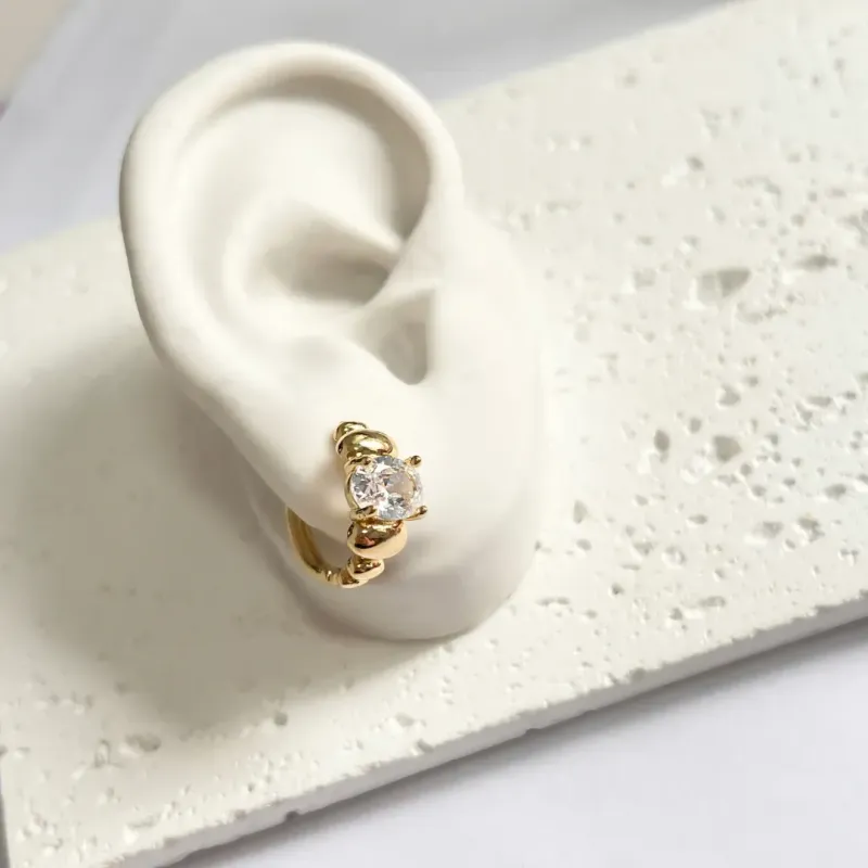 BRINCO ARGOLA ARTICULADA COM 1 ZIRCONIA OVAL