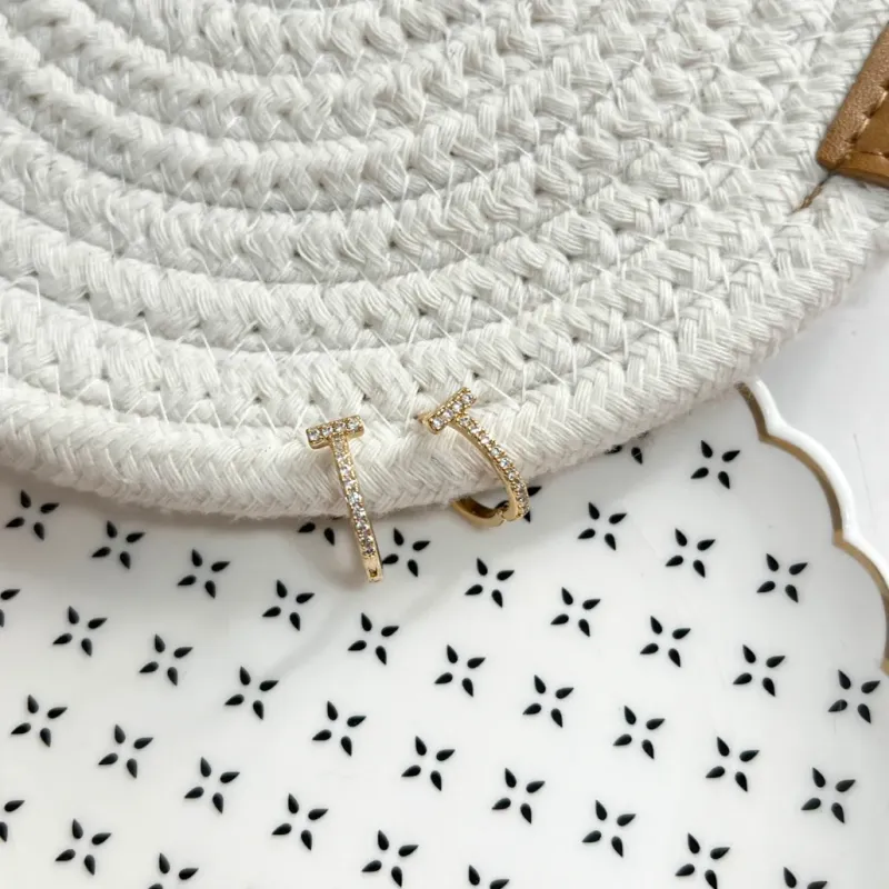 BRINCO ARGOLA ARTICULADA CRAVEJADA - INSPIRAÇÃO TIFFANY