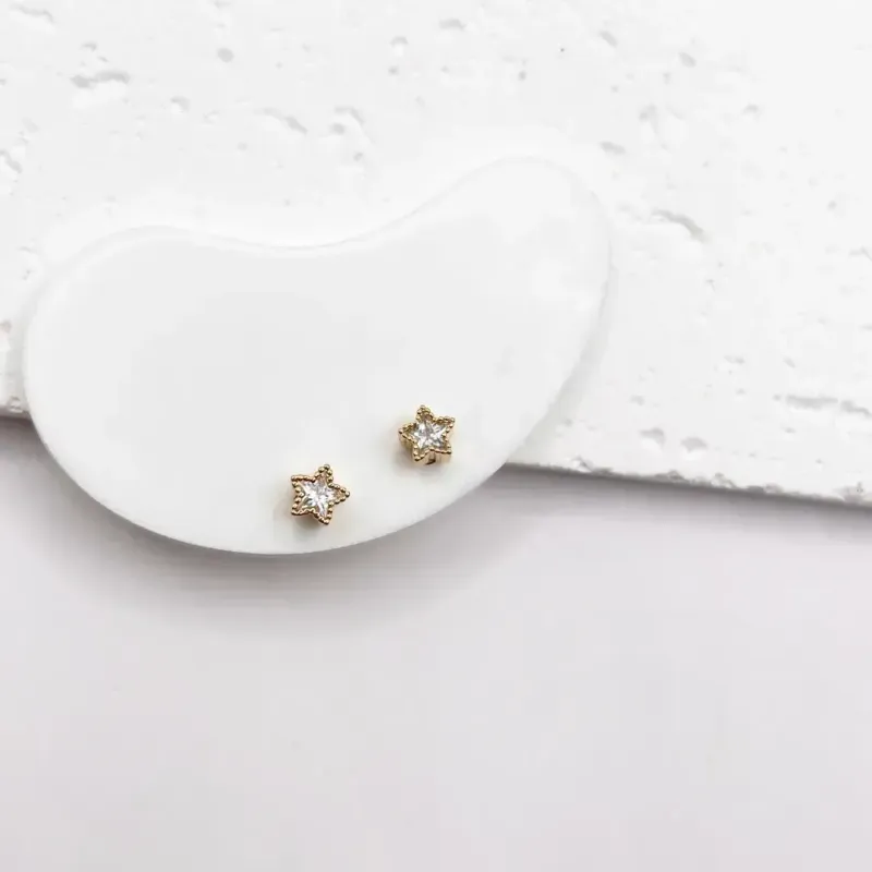 BRINCO ESTRELA PEDRA DE ZIRCONIA E ACABAMENTO EM VOLTA 4MM