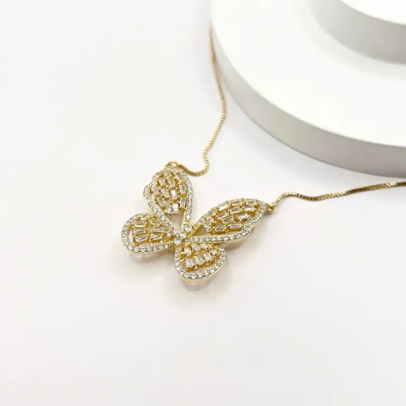 COLAR BORBOLETA ZIRCONIAS